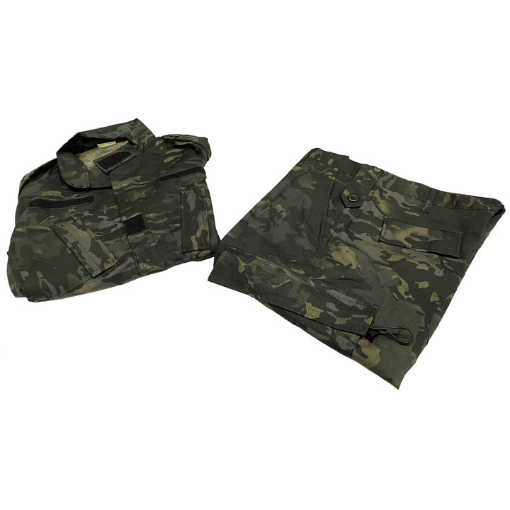 MULTICAM BLACK egyenruha (XXL)